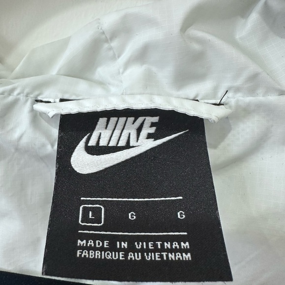 Nike Women’s Hooded Windbreaker - L - Picture 4 of 10